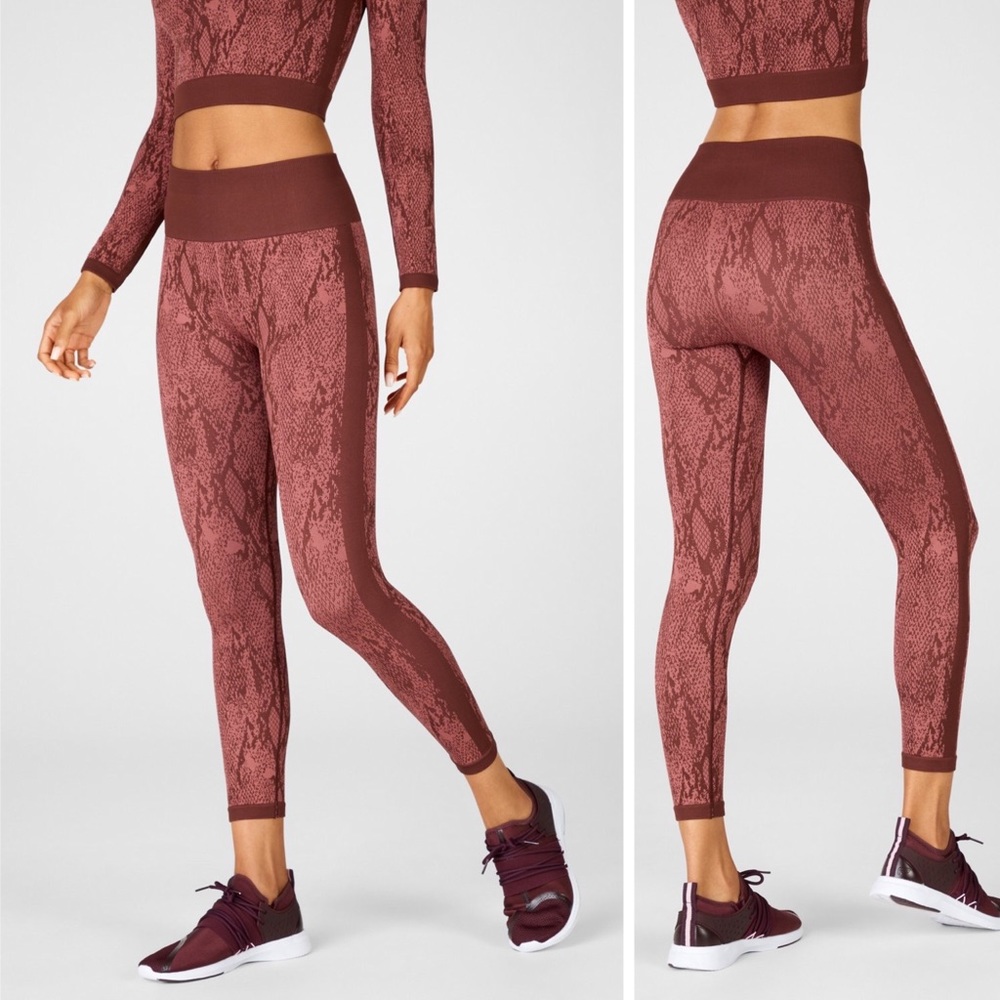 Fabletics Women's High Waist Snakeskin 7/8 Leggings XS Burgundy Pant EUC!